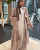 Aisha Abaya con hijab