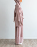 Aisha Abaya con hijab