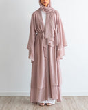 Aisha Abaya con hijab