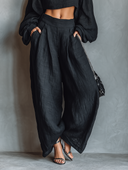 Conjunto de top negro con hombros al descubierto de manga larga y pantalones de pierna ancha