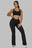 Legging Flare Cintura en V Latte – Ajuste favorecedor